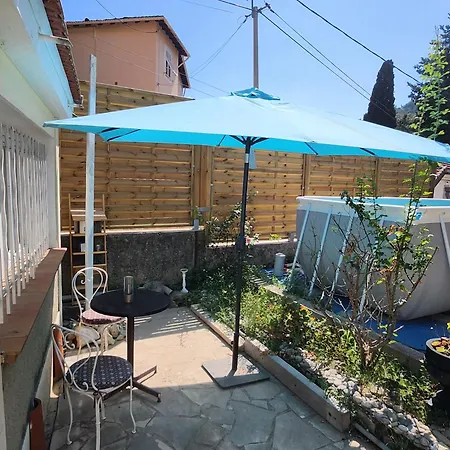 Pretty And Comfortable Outbuilding With Swimming Pool And Garden * מנטון