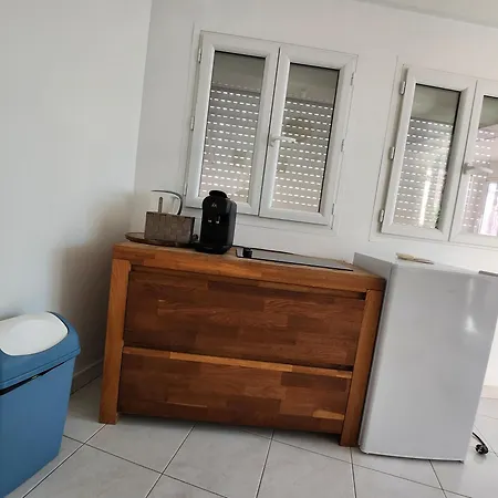 Pretty And Comfortable Outbuilding With Swimming Pool And Garden *