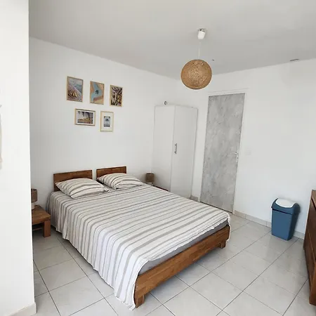 בית נופש Pretty And Comfortable Outbuilding With Swimming Pool And Garden *