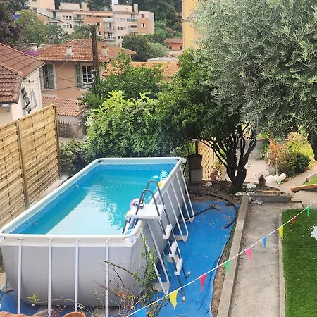 Pretty And Comfortable Outbuilding With Swimming Pool And Garden * מנטון